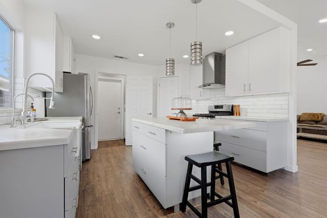 5806 W El Paso, Fresno, CA 93722