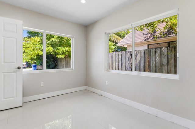 1519-1521 NW 8th Avenue, Fort Lauderdale, FL 33311