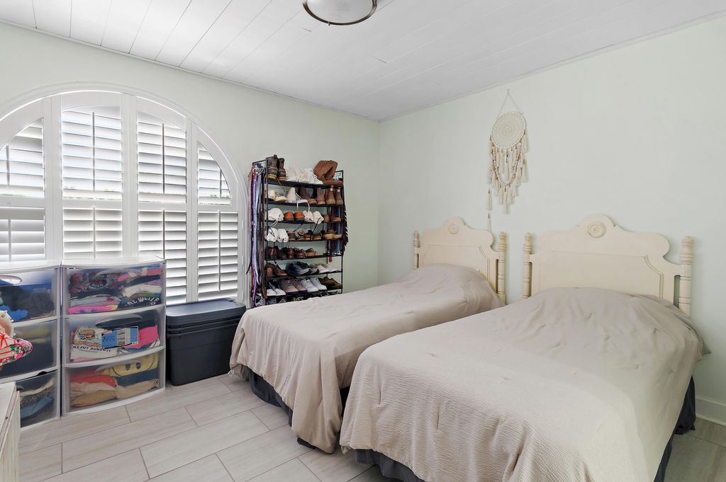 Image 7 of property listing at 501 Gulf Shore Drive UNIT 9, Destin, FL 32541