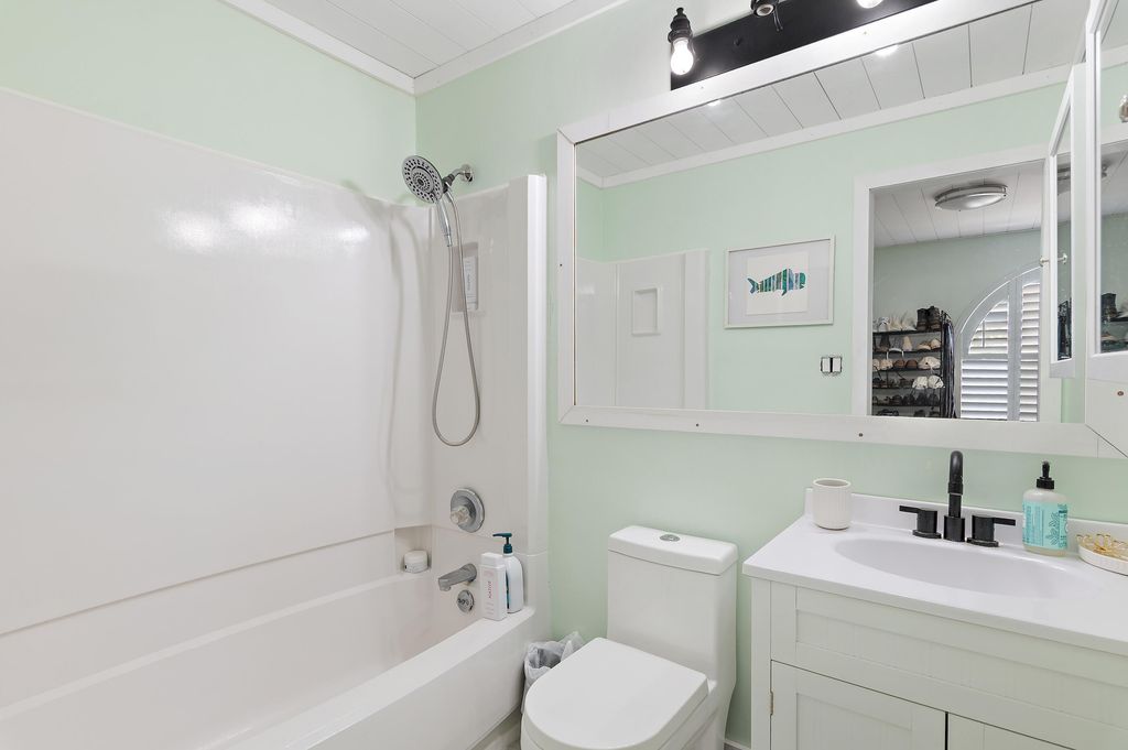 Image 8 of property listing at 501 Gulf Shore Drive UNIT 9, Destin, FL 32541