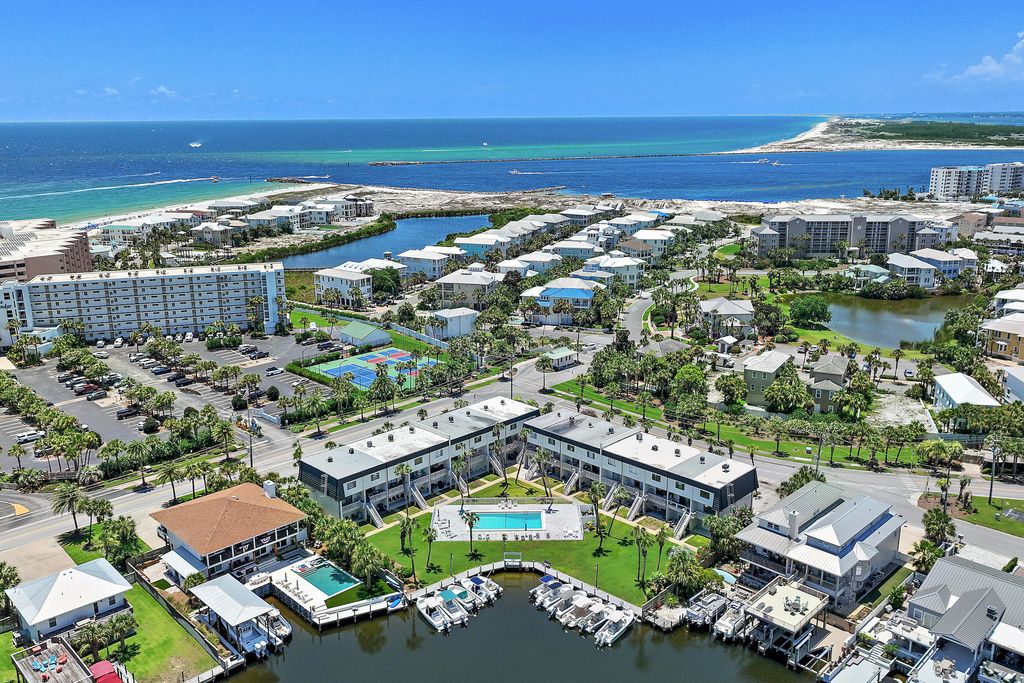 Image 9 of property listing at 501 Gulf Shore Drive UNIT 9, Destin, FL 32541