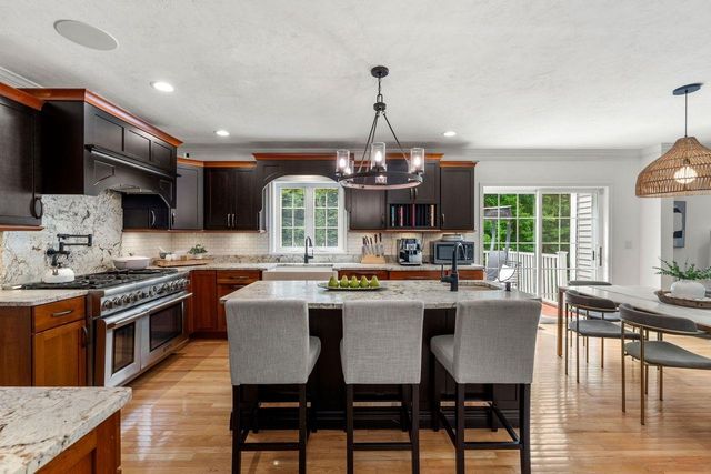 23 Chisholm Farm Drive, Stratham, NH 03885