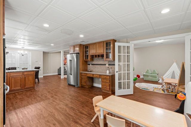 23 Chisholm Farm Drive, Stratham, NH 03885