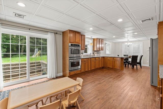23 Chisholm Farm Drive, Stratham, NH 03885