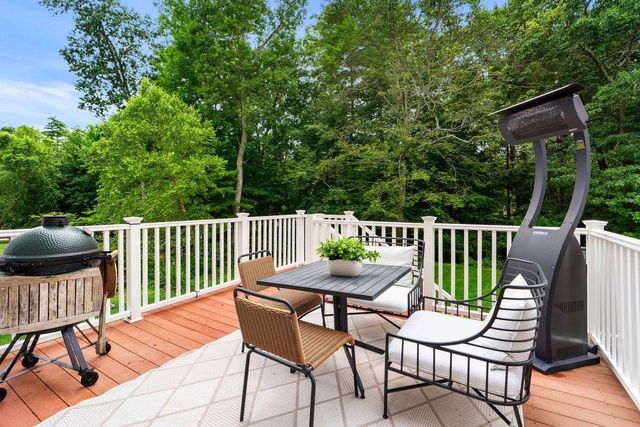 23 Chisholm Farm Drive, Stratham, NH 03885