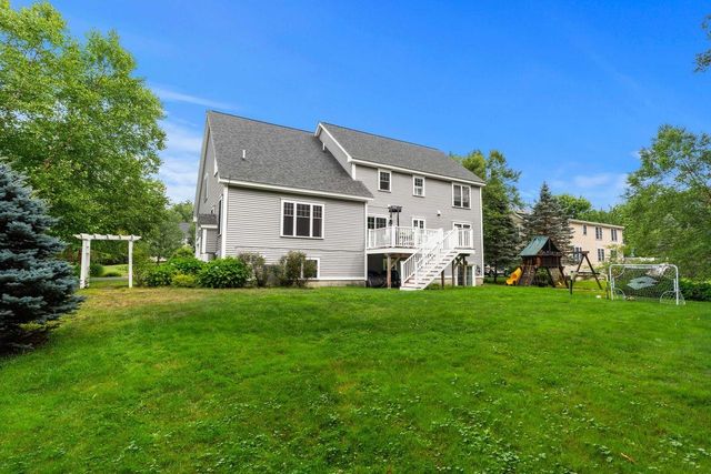 23 Chisholm Farm Drive, Stratham, NH 03885