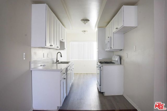 18444 Collins Street 14, Tarzana (los Angeles), CA 91356