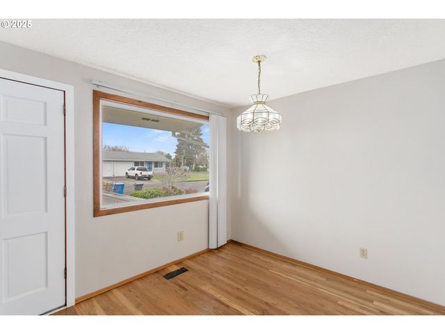 1383 THOMPSON Rd, Woodburn, OR 97071