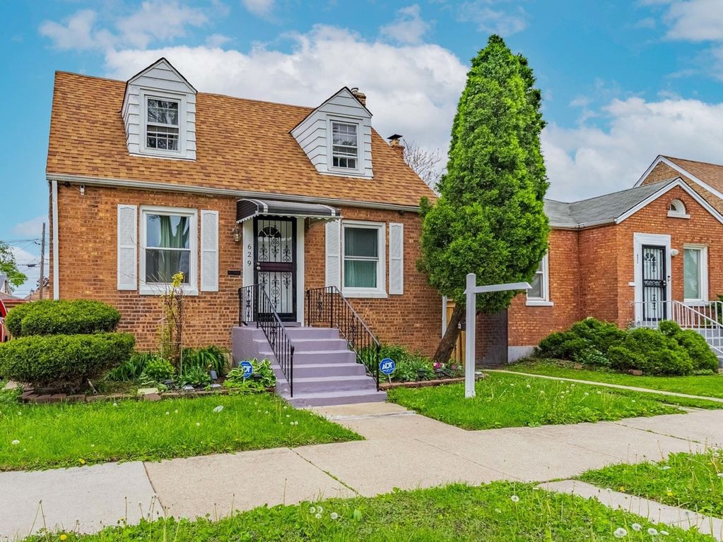 Image 2 of property listing at 629 22nd Avenue, Bellwood, IL 60104