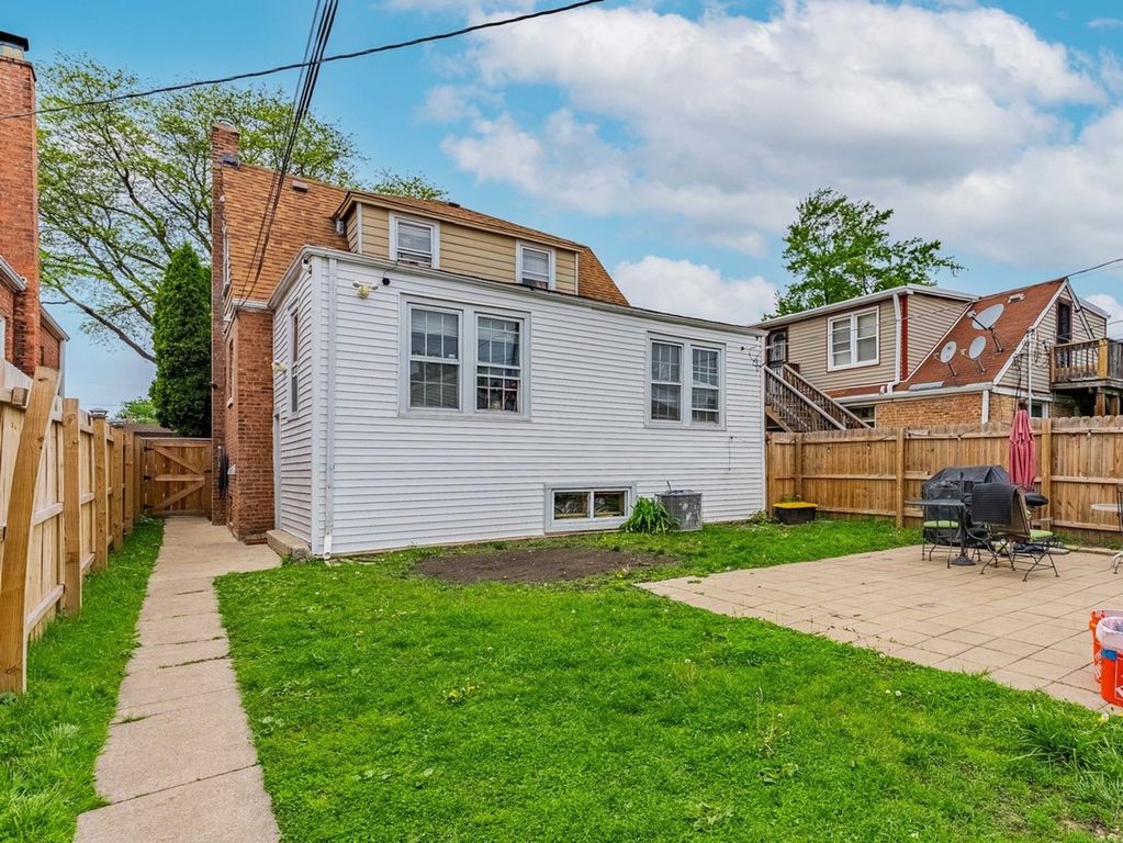 Image 31 of property listing at 629 22nd Avenue, Bellwood, IL 60104