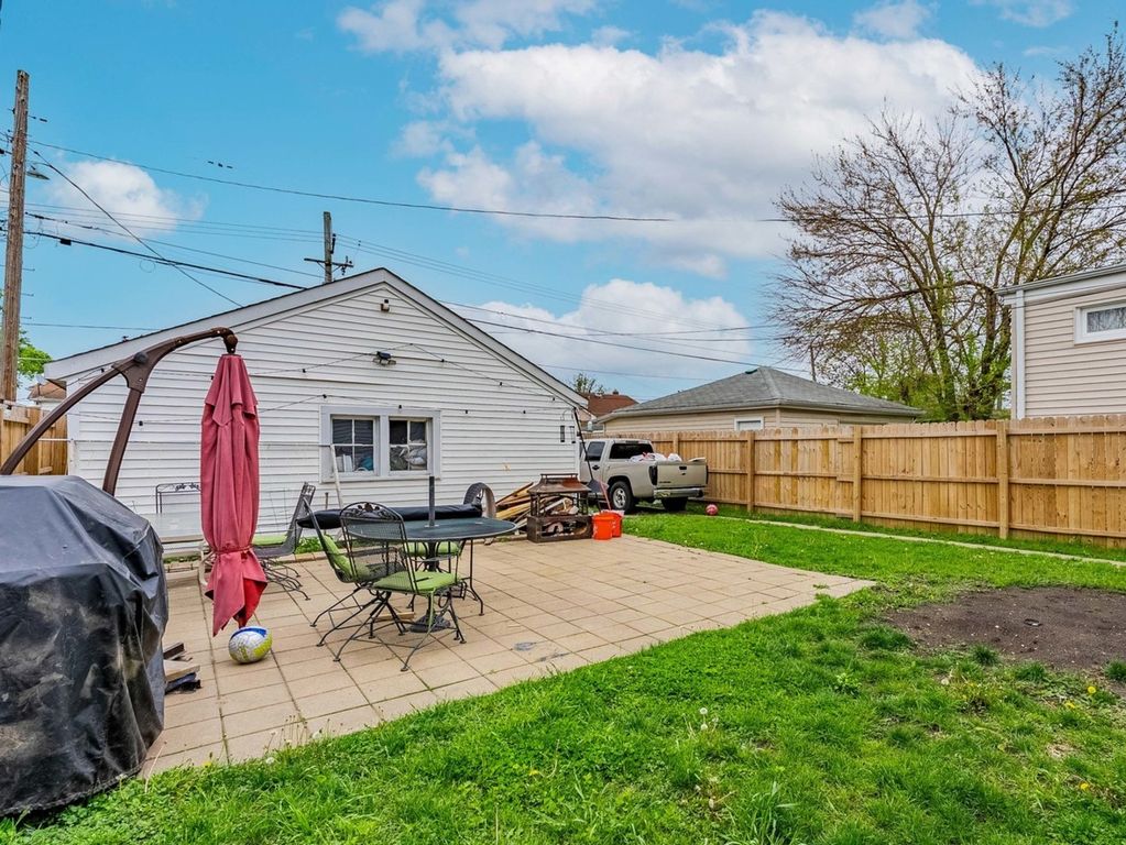 Image 34 of property listing at 629 22nd Avenue, Bellwood, IL 60104