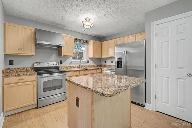 13 Wooded Ridge Drive, Batavia Twp, OH 45102