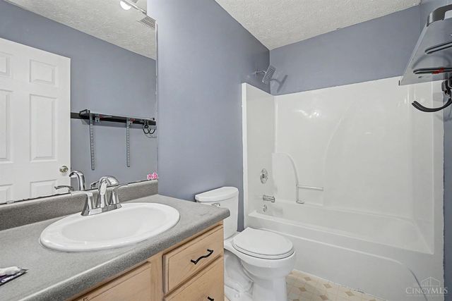 13 Wooded Ridge Drive, Batavia Twp, OH 45102