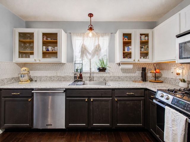 8647 Suburban Oaks Road, Houston, TX 77093