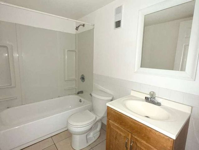 8108 WATERBURY Court 407, Woodridge, IL 60517