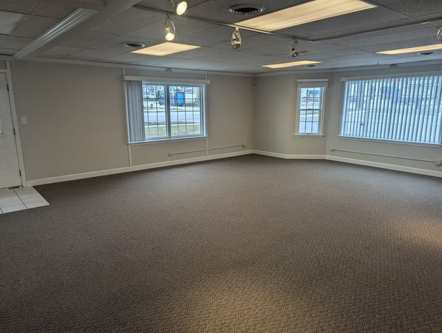 225 N NORTHWEST Highway, Palatine, IL 60067