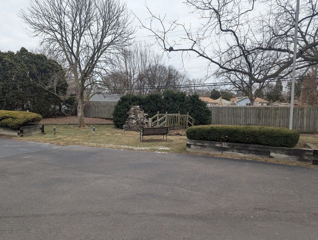 225 N NORTHWEST Highway, Palatine, IL 60067