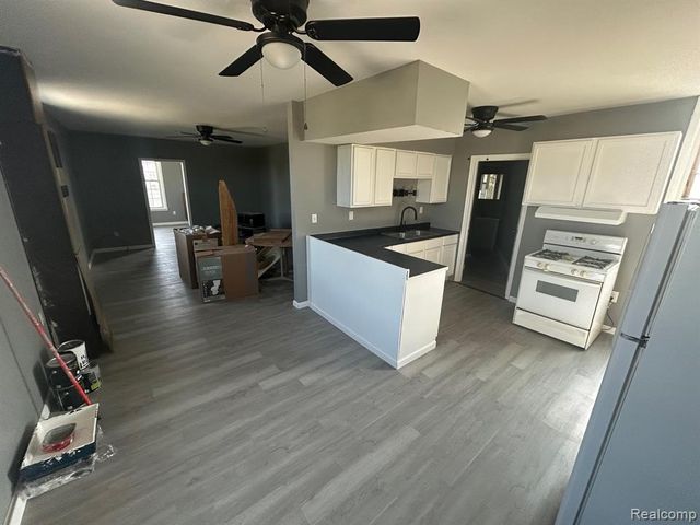 910 Monroe Street, Carleton, MI 48117