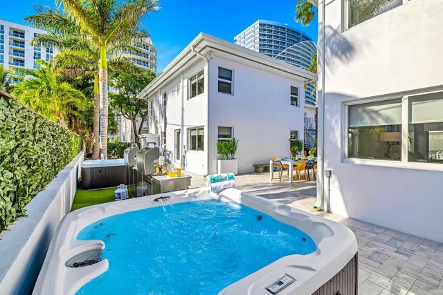 347 N Birch Road 1-9, Fort Lauderdale, FL 33304
