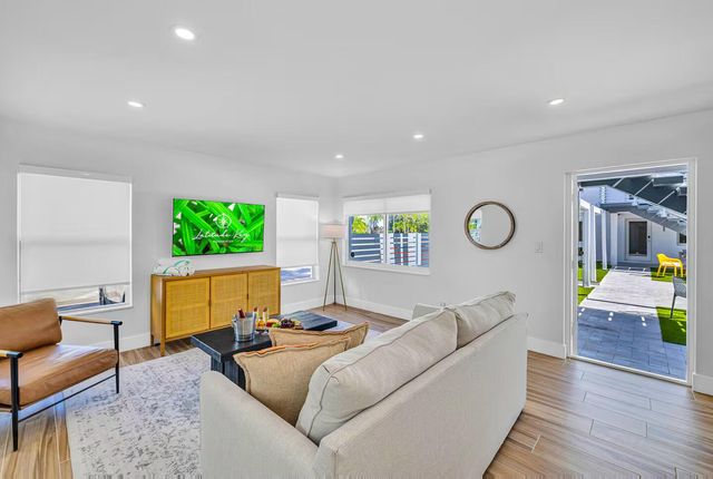 347 N Birch Road 1-9, Fort Lauderdale, FL 33304