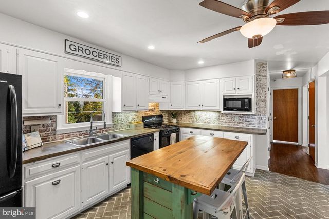 63 QUAKER HILLS RD, Lancaster, PA 17603