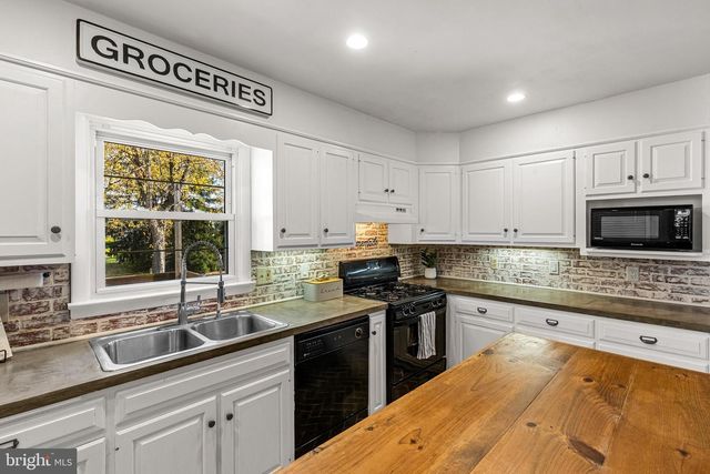 63 QUAKER HILLS RD, Lancaster, PA 17603