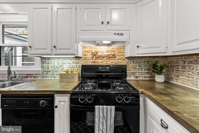 63 QUAKER HILLS RD, Lancaster, PA 17603