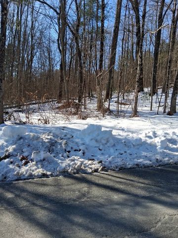 17 Maple St, Southampton, MA 01073