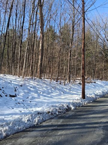 17 Maple St, Southampton, MA 01073