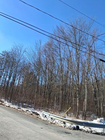 17 Maple St, Southampton, MA 01073