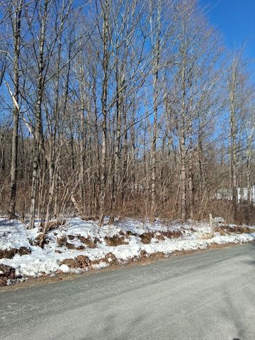 17 Maple St, Southampton, MA 01073