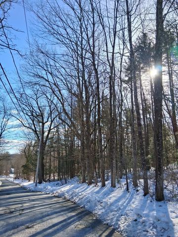 17 Maple St, Southampton, MA 01073