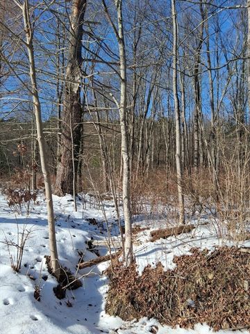 17 Maple St, Southampton, MA 01073