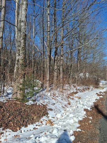 17 Maple St, Southampton, MA 01073