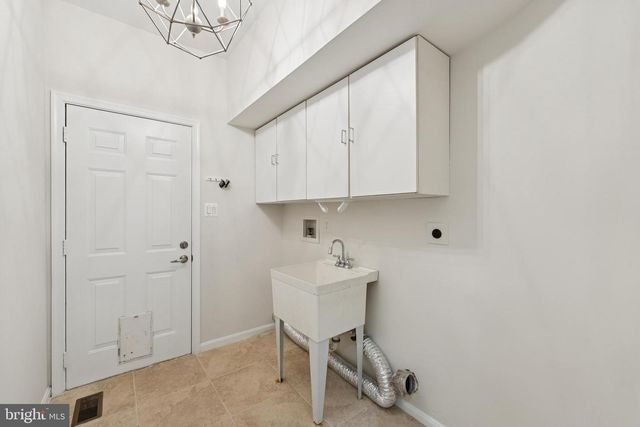 8410 COPPERLEAF CT, Fairfax Station, VA 22039