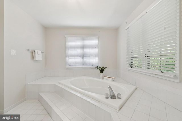 8410 COPPERLEAF CT, Fairfax Station, VA 22039