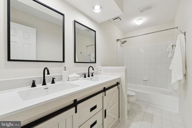 8410 COPPERLEAF CT, Fairfax Station, VA 22039