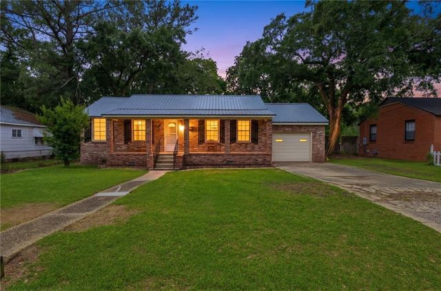 102 5th Street, Chickasaw, AL 36611