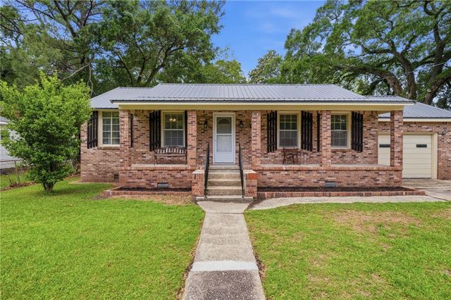 102 5th Street, Chickasaw, AL 36611