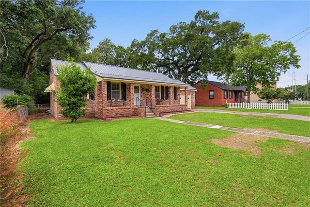 102 5th Street, Chickasaw, AL 36611
