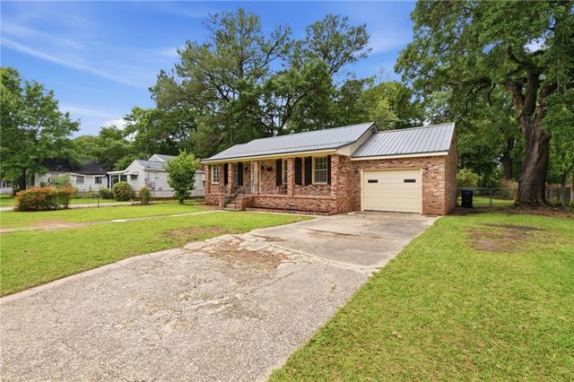 102 5th Street, Chickasaw, AL 36611