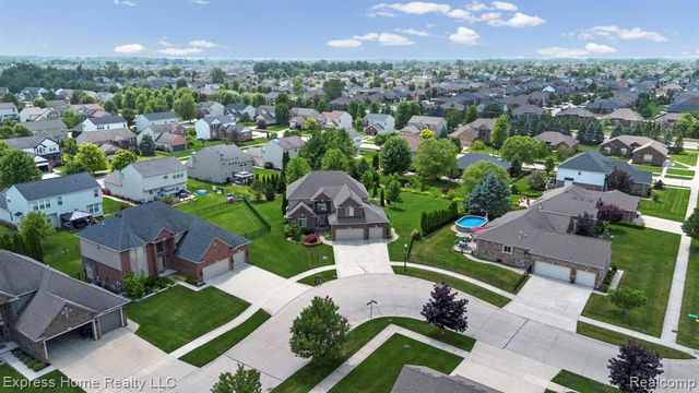 56713 Peach Tree Lane, Macomb, MI 48042