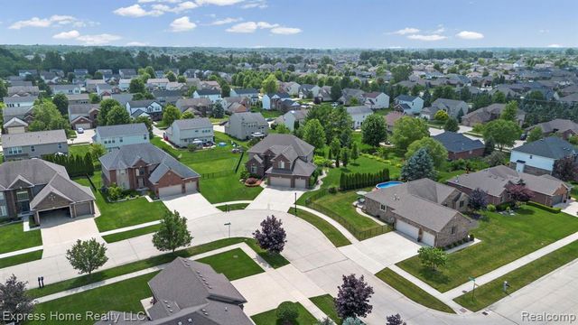 56713 Peach Tree Lane, Macomb, MI 48042