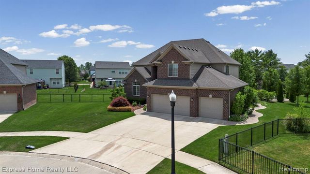 56713 Peach Tree Lane, Macomb, MI 48042