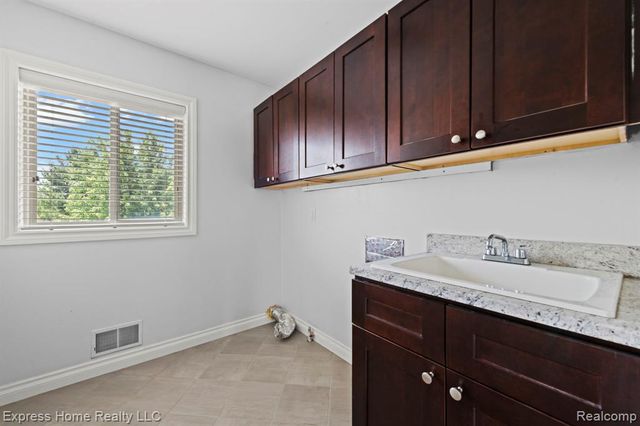 56713 Peach Tree Lane, Macomb, MI 48042