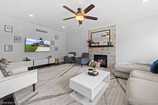 56713 Peach Tree Lane, Macomb, MI 48042