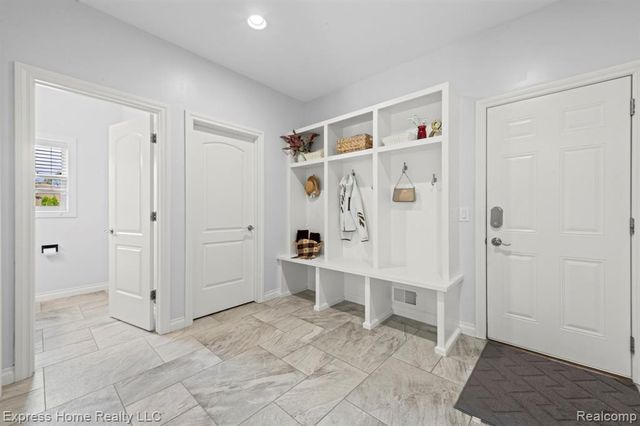 56713 Peach Tree Lane, Macomb, MI 48042
