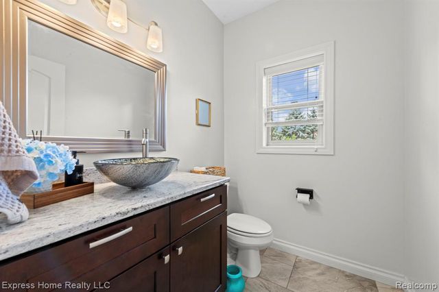 56713 Peach Tree Lane, Macomb, MI 48042
