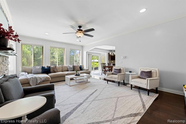 56713 Peach Tree Lane, Macomb, MI 48042