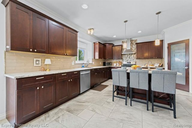 56713 Peach Tree Lane, Macomb, MI 48042